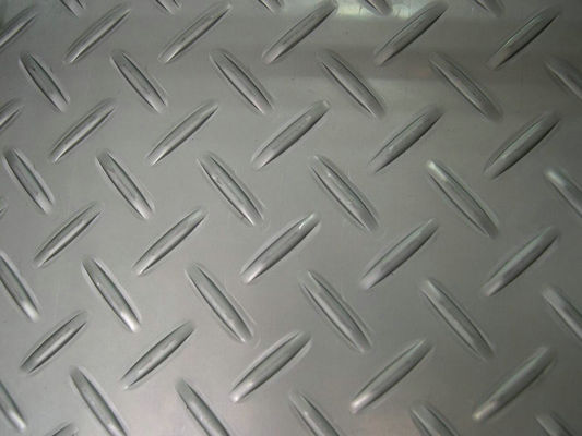 Q235b Placa de acero de acero al carbono laminado en caliente de hoja cuadriculada A36 con patrón de diamante en relieve